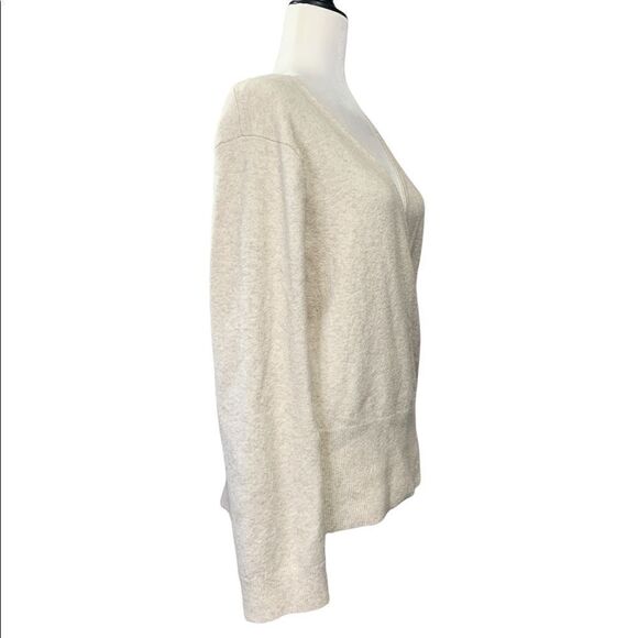 𝅺hinge Deep V Cross over sweater - Picture 3 of 10